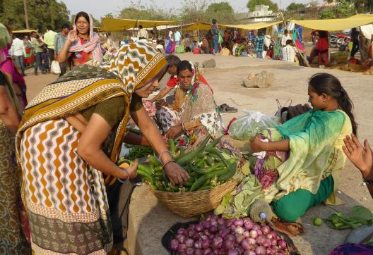 Voyage vers un étal de marché au Gujarat