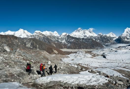 Le Renjo la à 5340 m et vue sur l’Everest et le Lhotse dans la région du Kumbhu au Népal