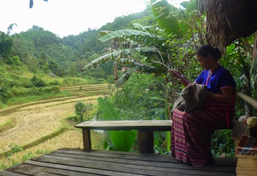 Immersion chez une femme karen du village de Tong Kor dans la région de Mae Hong Son