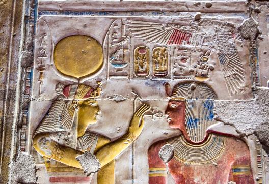Découverte d'un bas-relief avec la déesse Hathor et le Pharaon Seti dans le temmple d'Abydos