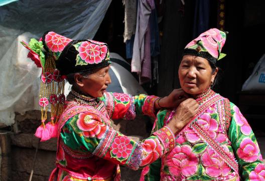 Trek vers des femmes du peuple yi au nord du Yunnan