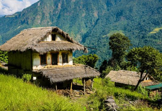 Village de Gadhidanda dans la vallée d’Arun au Népal