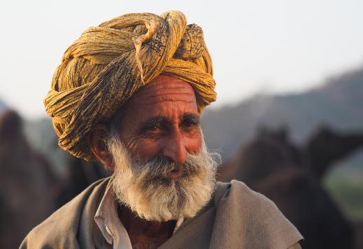 Voyage vers un homme rajpoute et son turban au Rajasthan