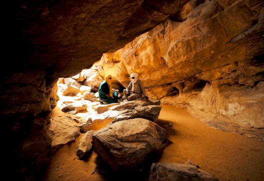 Voyage avec un touareg dans une caverne d'Ahnet