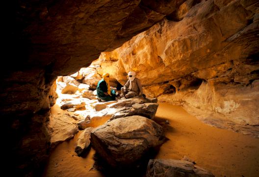 Voyage avec un touareg dans une caverne d'Ahnet