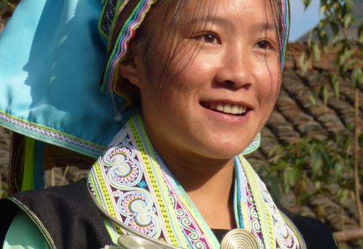 Trek vers une femme buyi du Guizhou de la région de Pu'An