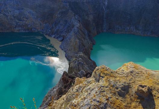 Trekking vers les lacs de couleur du Kelimutu sur l'île de Flores