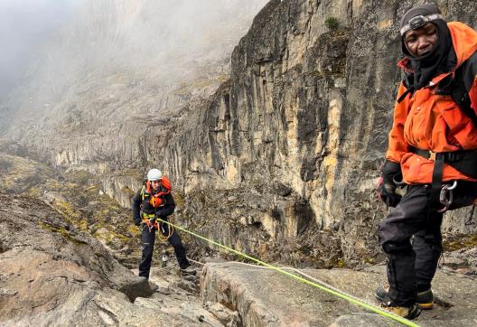 Voyage et descente en rappel en Ouganda