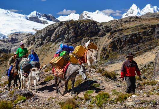 Trek le long de la cordillère Huayhuash au Pérou