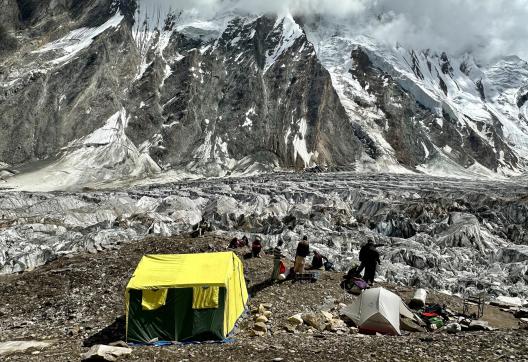 Bivouac au camp de base d'Haramosh dans la nord Pakistan