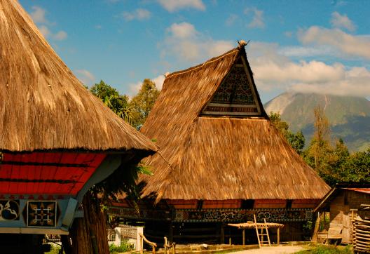 Trekking vers un village du peuple batak-karo au nord de Sumatra
