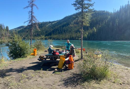 Au Canada en canoë sur la riviere yukon