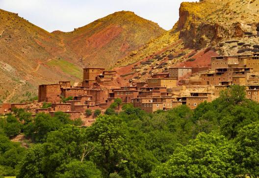 Randonnée vers des habitations des Aït Bou Oulli au Maroc