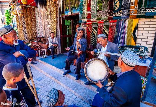Rencontre de musiciens ouighours à Kashgar au Xinjiang