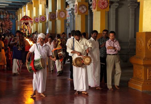 Immersion dans des célébrations dans un temple bouddhique de la région de Kandy