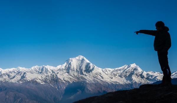 Le Dhaulagiri à 8160 m et le Tukuche peak depuis Kopra ridge au Népal