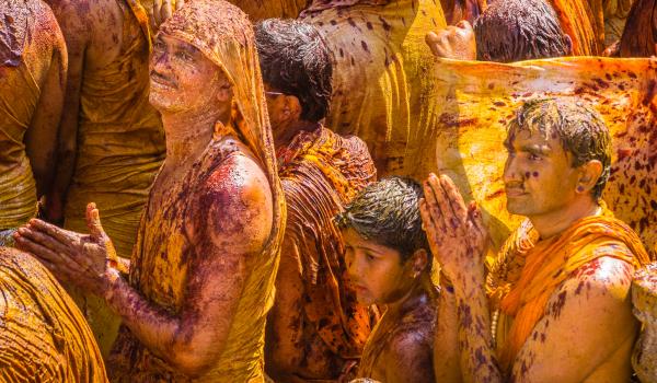 Pèlerinage jaïn pour le 'Mahamastakabhisheka' ou cérémonie d'onction du chef de Lord Bahubali