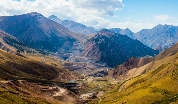 Route d'altitude en direction du lac Song Kul au Kirghizistan