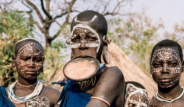 Femmes Suri en Éthiopie