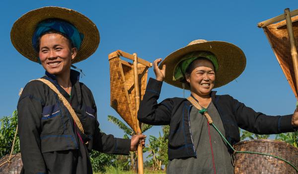 Femmes pa'o dans les champs en Birmanie