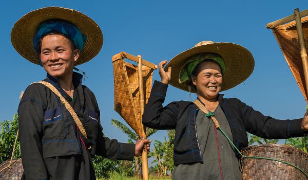 Femmes pa'o dans les champs en Birmanie