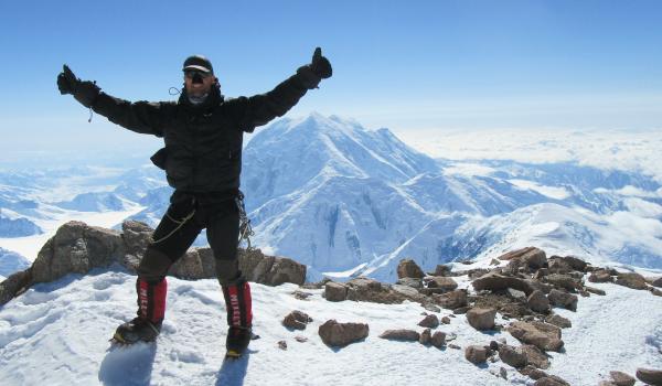 Au sommet du mont Denali (6 190 m) en Alaska