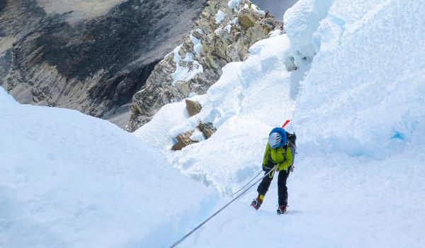 Descente verticale de l'Ama Dablam au Népal