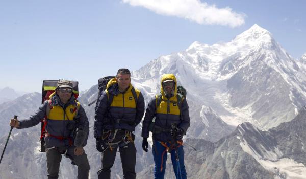 Sur le glacier fedchenko avec Mathieu Tordeur et Cédric Gras