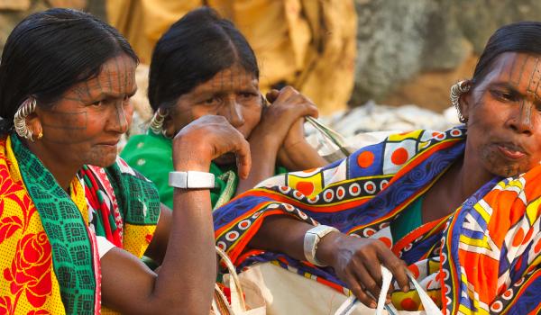 Femmes du peuple kutia kondh à un marché en Orissa