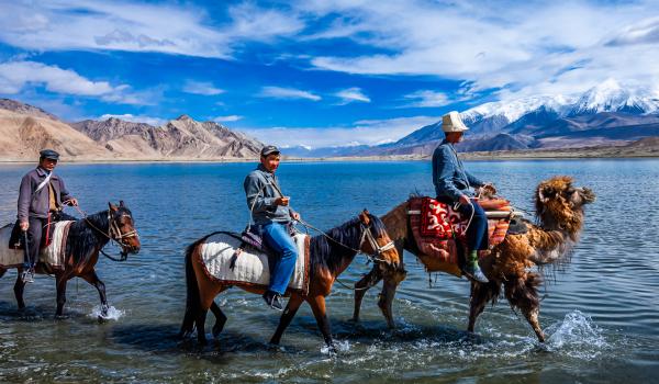 Muztagh Ata au Xinjiang, près des frontières avec Pakistan et Tadjikistan.