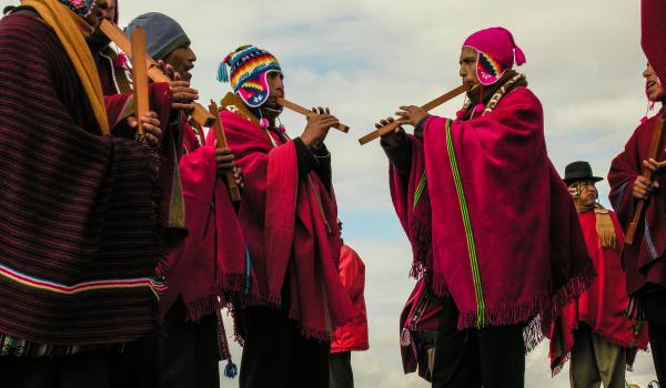 La cérémonie du solstice d'été à Tiwanacu en Bolivie
