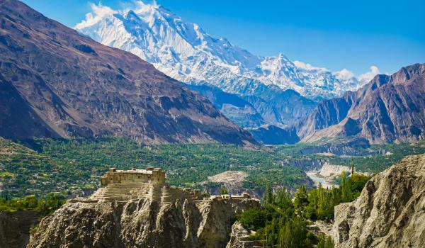 Massif Rakaposhi et fort de Karimabad