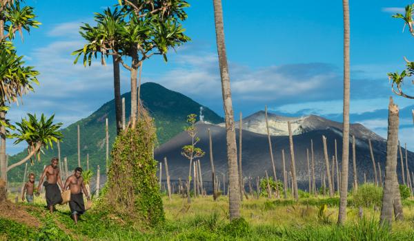 Près du volcan Tavurvur en Papouasie-Nouvelle-Guinée