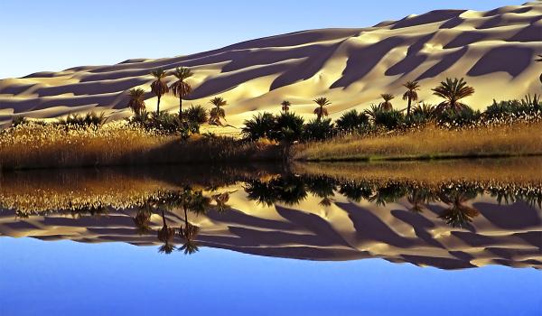 Lac de la mer de sable d'Oubari