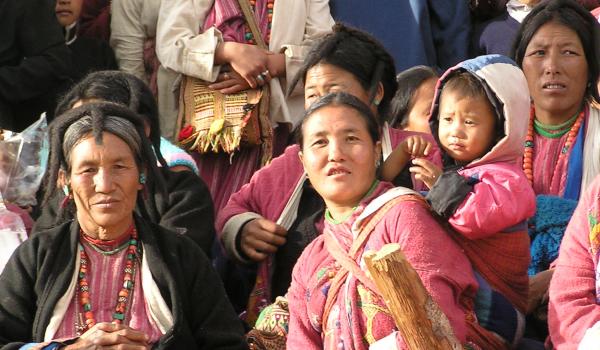 Voyage vers des villageois monpa à une cérémonie en Arunachal Pradesh