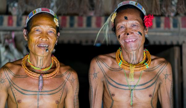 Trek vers deux chamans mentawaï emblématiques sur l'île de Siberut