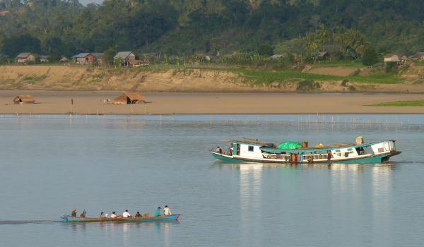 Immersion dans la navigation fluviale sur l'Irrawaddy en amont de Mandalay