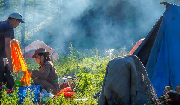 Trekking et bivouac dans la taïga boréale en Mongolie