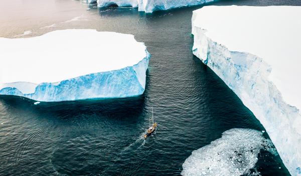 Expedition, voilier et banquise en Antarctique