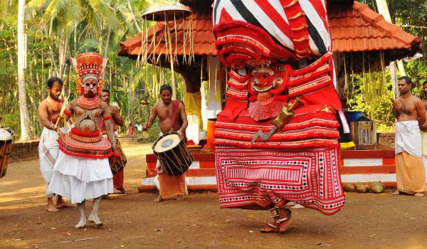 Voyage vers une cérémonie de Theyyam au nord du Kerala