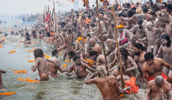 Voyage vers le bain des naga sadhus à la Kumbh Mela d'Allahabad à Prayagraj