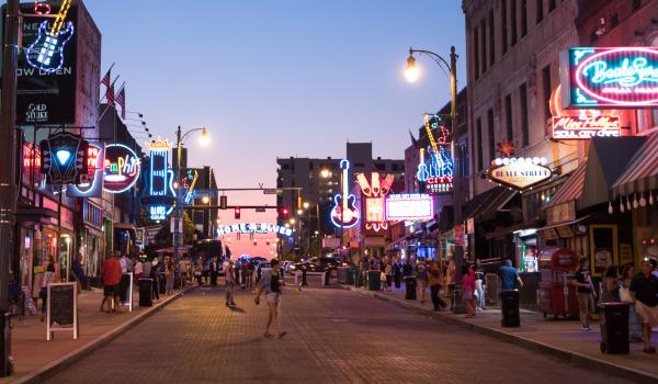 Découverte de Beale Street à Memphis aux États-Unis