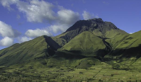 Le volcan Imbabura près de Cotacachi en Équateur