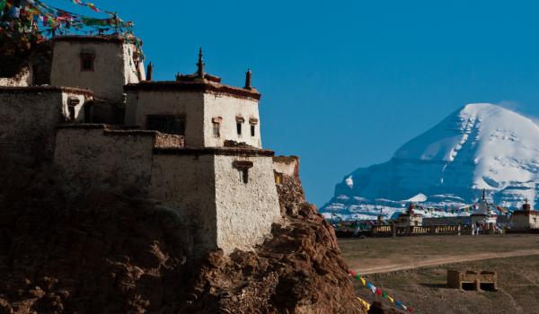 Monastère de Chiu près du lac Manasarovar au Tibet en Chine