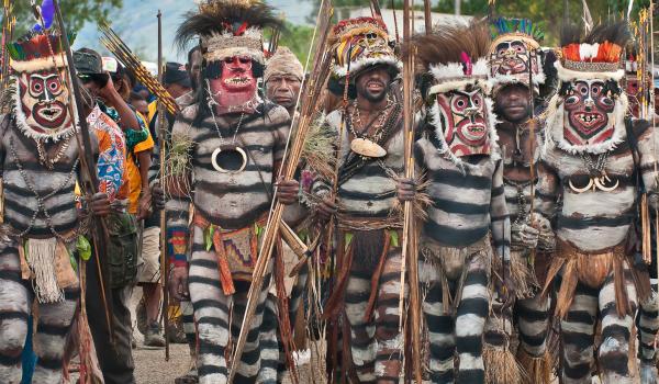 Immersion dans le grand sing-sing du Goroka Show dans les Highlands