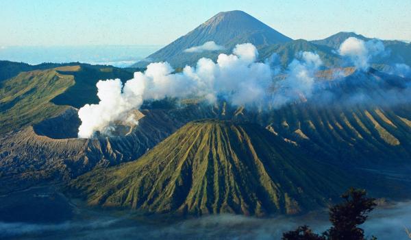 Trekking vers les volcans Bromo et Semeru dans la partie orientale de Java