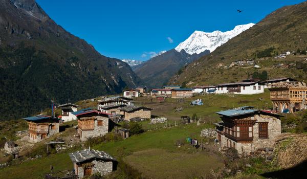 Trek vers le village de Laya à 3800 m pendant le Snowman trek au Bhoutan