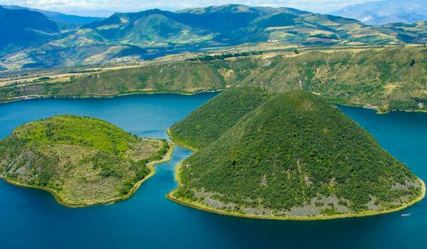 Laguna Cuicocha dans les Andes en Équateur