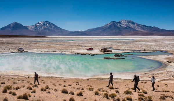 Sources d’eau chaude de Polloquere dans le salar de Surire, région de Parinacota au Chili