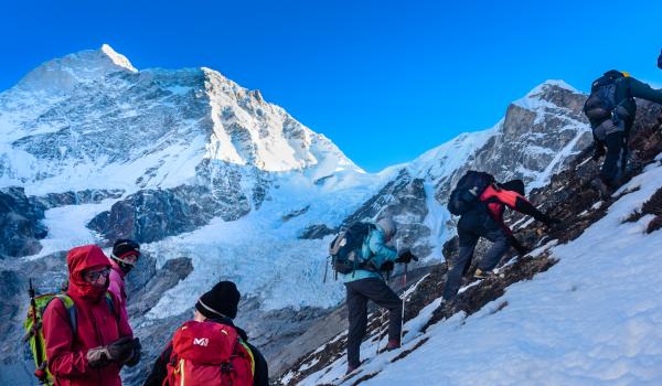 Le sommet du Makalu à 8463 m depuis le camp de base à 4820 m au Népal